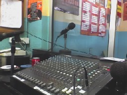 20080510183646-radio.jpg