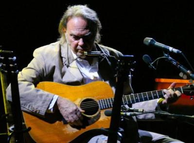 20081114134038-neil-young-feature.jpg